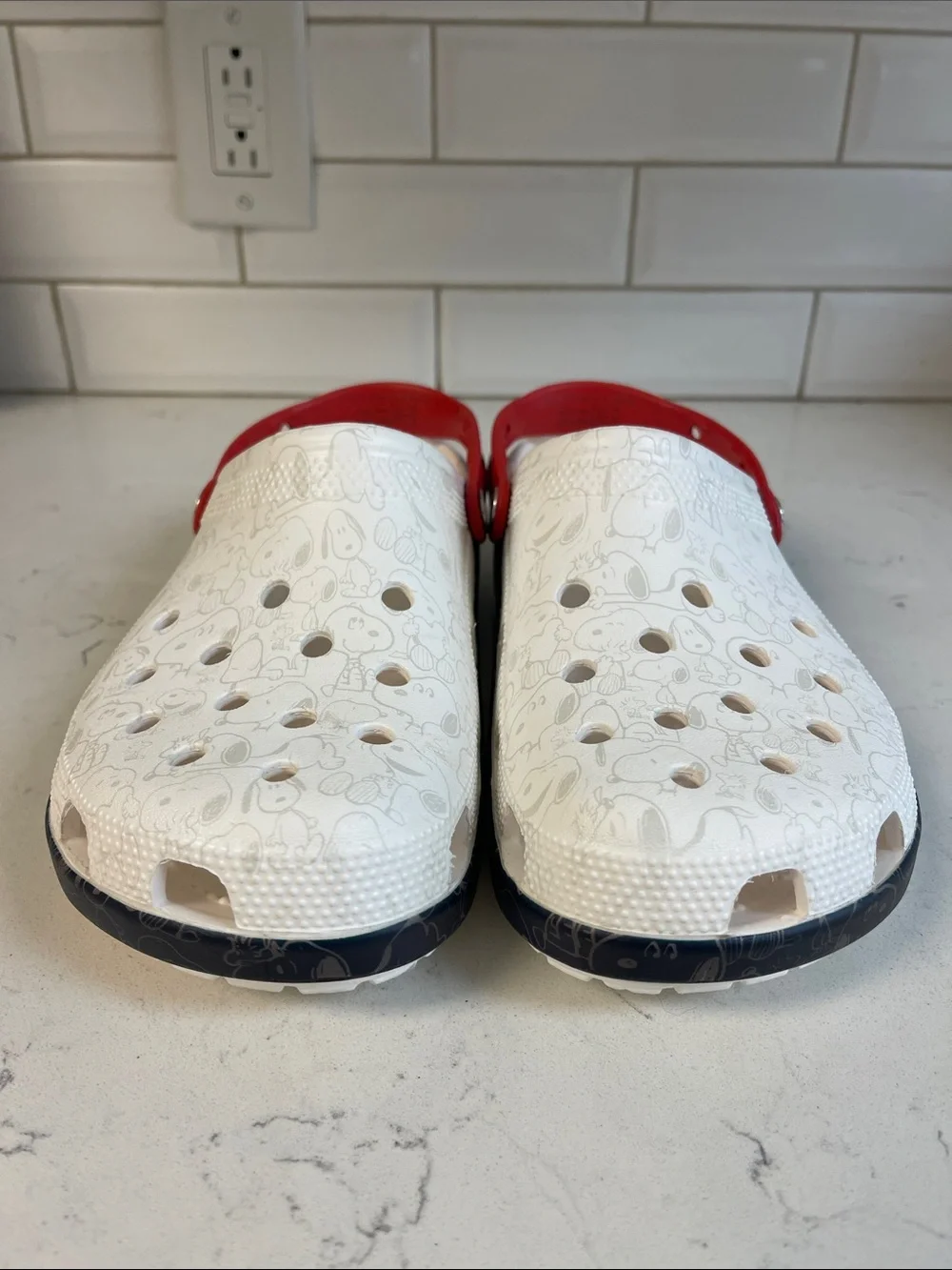 Crocs Peanuts Classic Clog Style # 211124 Size Men’s 10 - Women’s 12 No Jibbitz